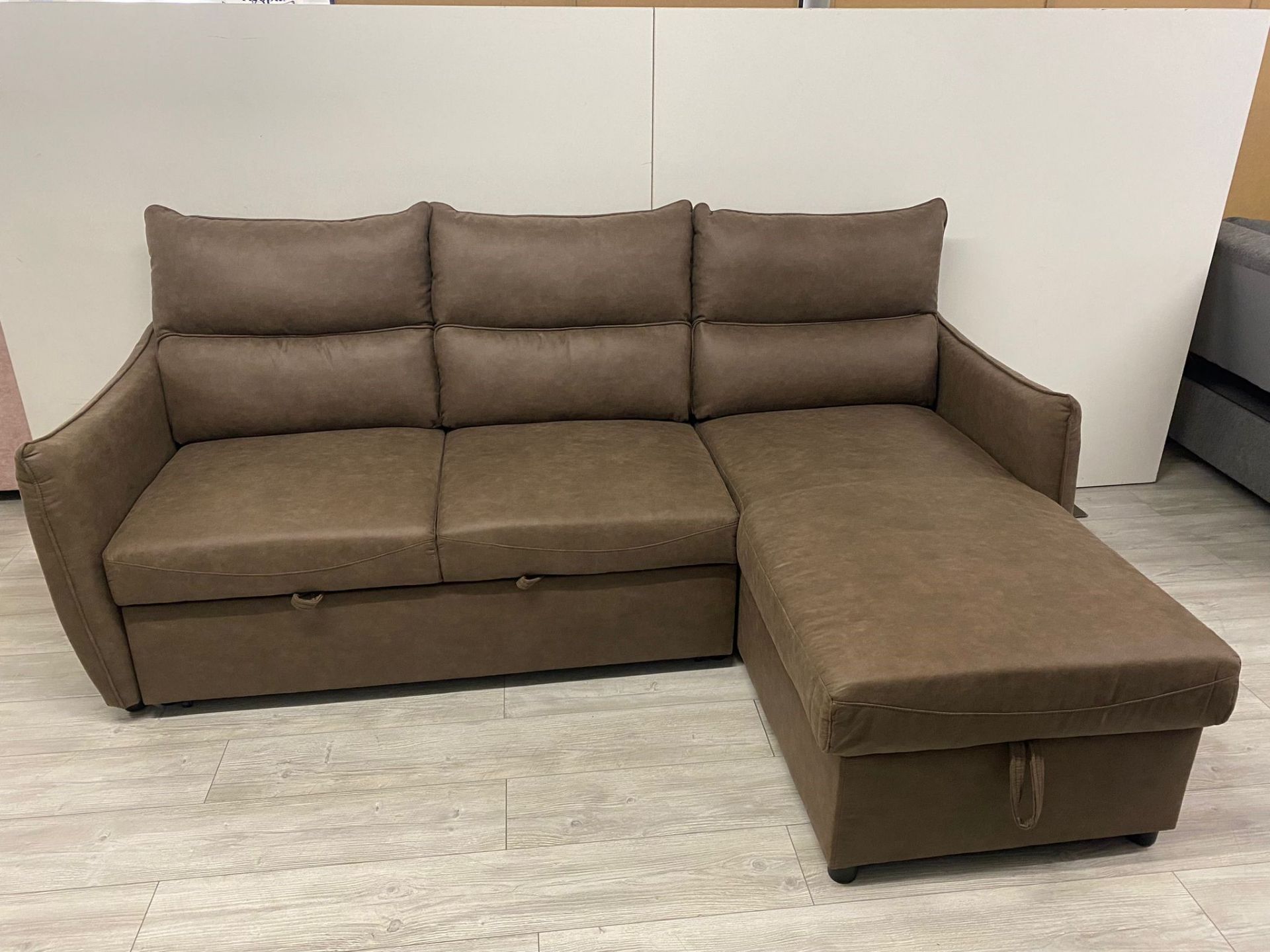 Glenkeen Furnishings. Camillya Corner Bed Settee